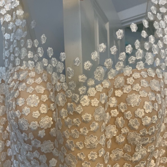 Wedding dress - Picture 3 of 9